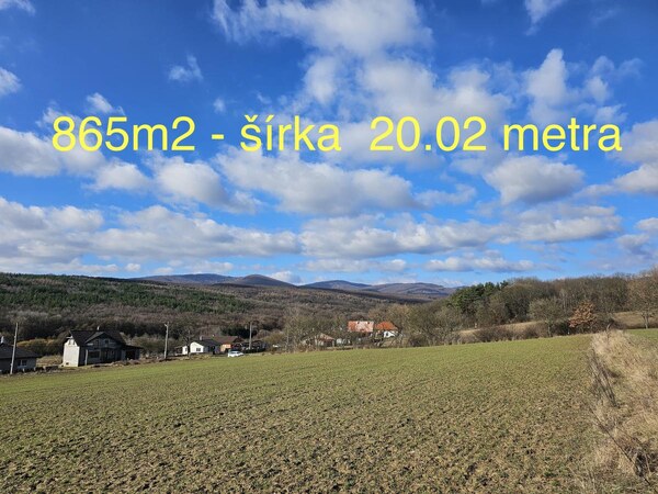 Pozemok pod lesom - so sieťami 865m2 - na predaj