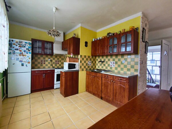 PRIESTRANNÝ 3+1 BYT (91 m²) S ATMOSFÉROU RODINNÉHO DOMU