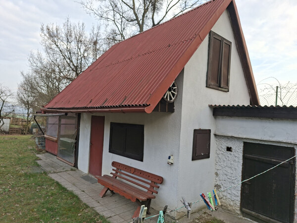 Ponúkame na predaj záhradu s chatkou