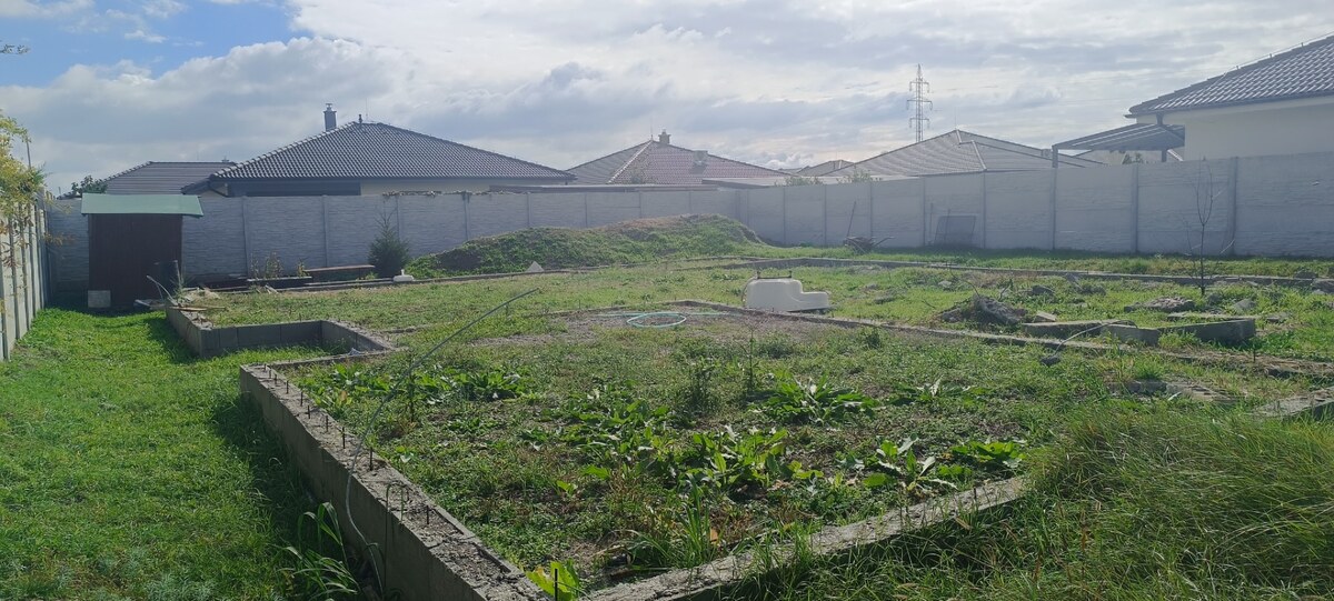 Stavebný pozemok, základy, stavebné povolenie, na predaj Galanta — foto 2