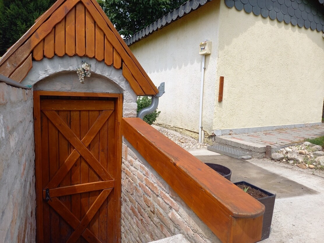 Dom snov, bazén, vinná pivnica, garáže, Mostová — foto 12