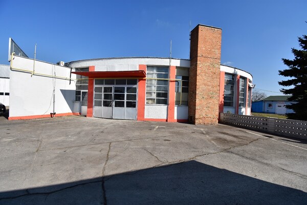 Na prenájom budova na podnikanie, 430 m², Sereď