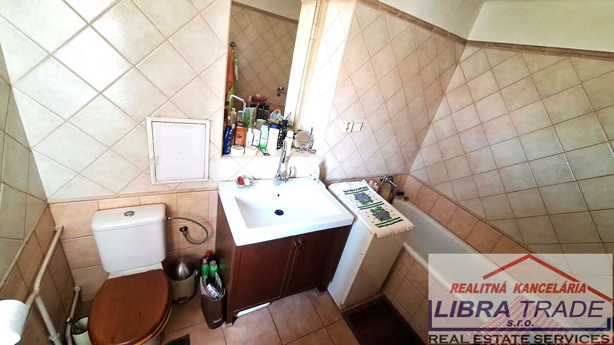 EXKLUZÍVNY PREDAJ - Kompletne prerobený 2 izbový byt v Komárne  — foto 4