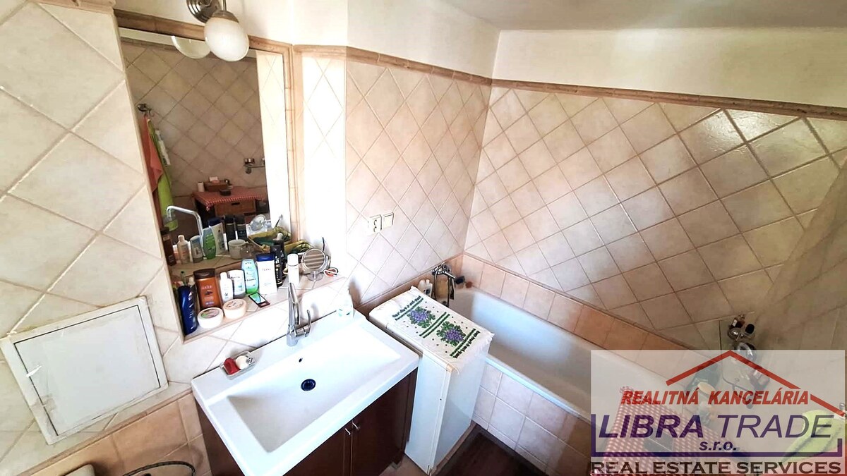 EXKLUZÍVNY PREDAJ - Kompletne prerobený 2 izbový byt v Komárne  — foto 5