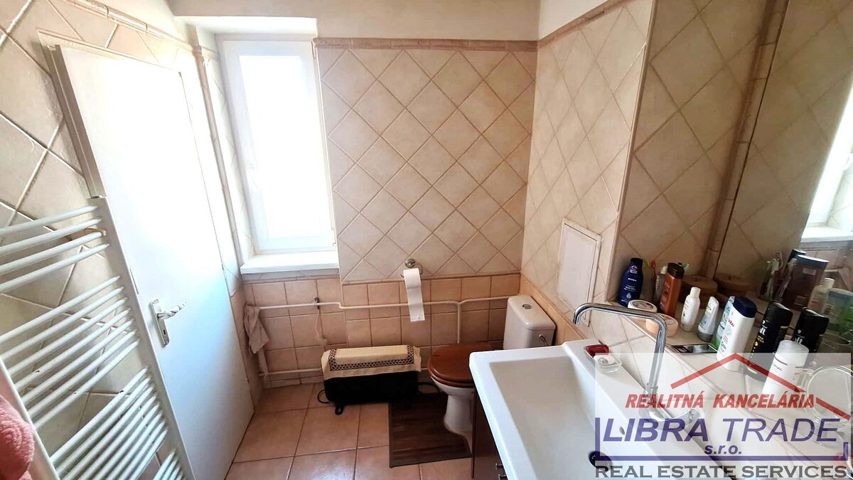 EXKLUZÍVNY PREDAJ - Kompletne prerobený 2 izbový byt v Komárne  — foto 7