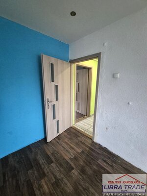 PREDAJ - 2 izbový tehlový byt prerobený na 3 izbový byt s vlastným kúrením v Komárne  — foto 12