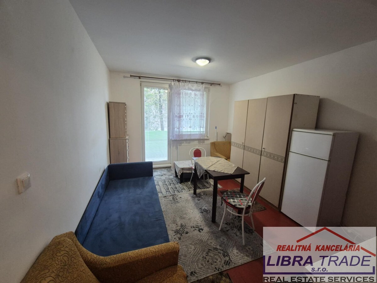 PREDAJ - čiastočne prerobená garsónka s balkónom na Eotvosovej ulici v Komárne  — foto 5