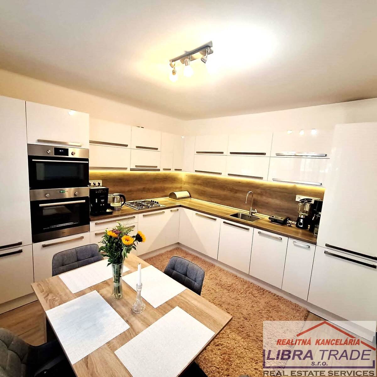 PREDAJ - Kompletne prerobený 3 izbový byt neďaleko centra v Komárne  — foto 2