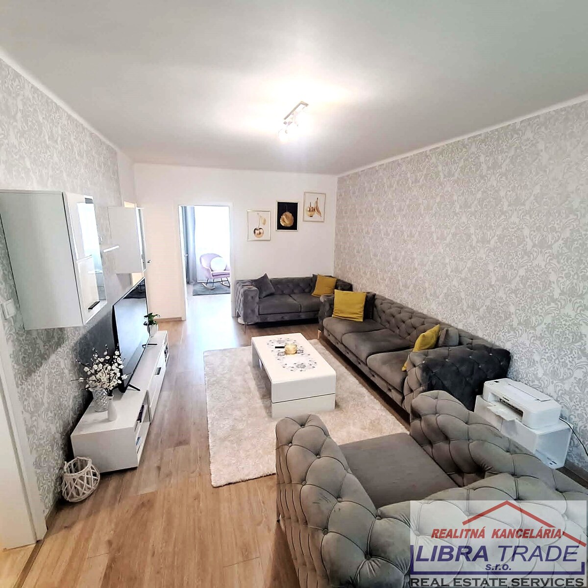 PREDAJ - Kompletne prerobený 3 izbový byt neďaleko centra v Komárne  — foto 10