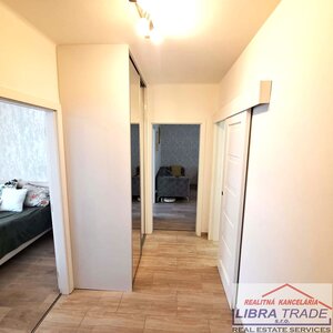 PREDAJ - Kompletne prerobený 3 izbový byt neďaleko centra v Komárne  — foto 4