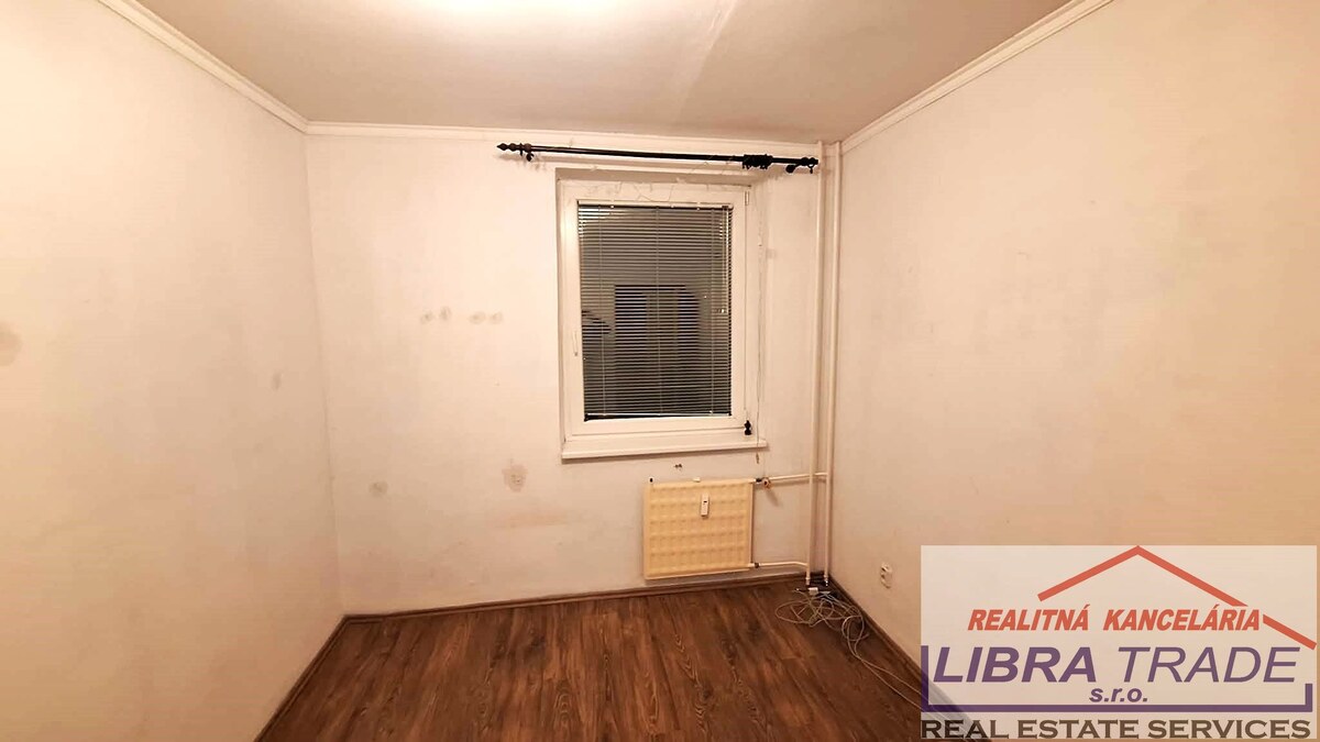 EXKLUZÍVNY PREDAJ - Čiastočne prerobený 3 izbový byt s loggiou na Českej ul. v Komárne VII. sídlisko DOHODA MOŽNÁ!  — foto 15