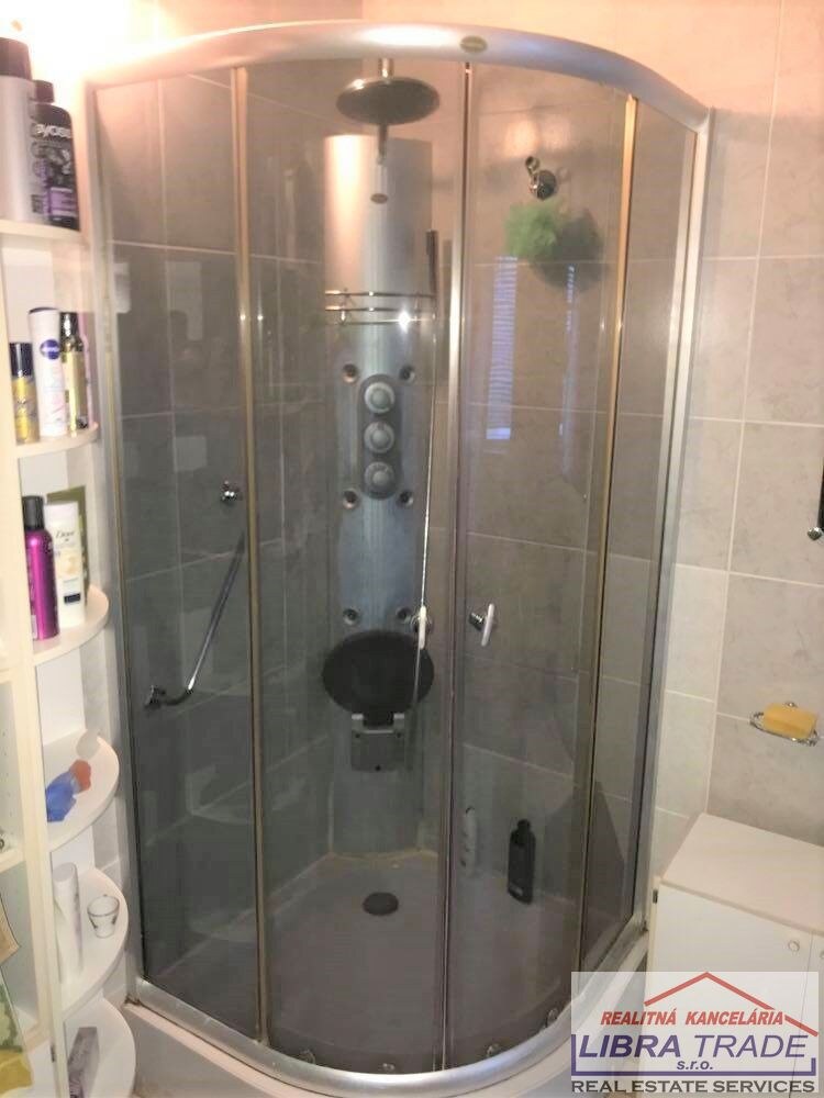 Predaj - polyfunkčný objekt s 2 bytovými jednotkami a podnikateľskými priestormi v centre Komárna — foto 15