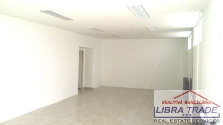 Predaj - polyfunkčný objekt s 2 bytovými jednotkami a podnikateľskými priestormi v centre Komárna — foto 20