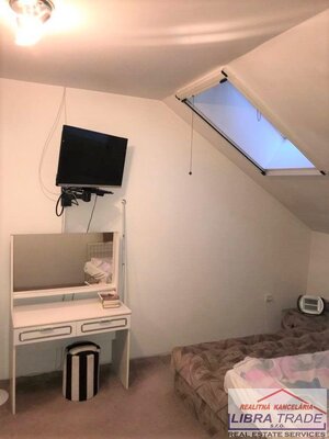 Predaj - polyfunkčný objekt s 2 bytovými jednotkami a podnikateľskými priestormi v centre Komárna — foto 17