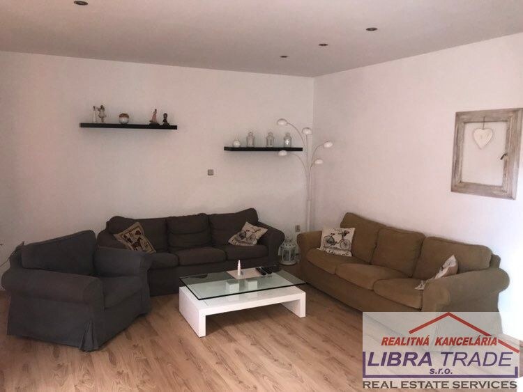Predaj - 8 izbový rodinný dom pre viacčlennú rodinu vhodný aj pre podnikanie v Komárne — foto 11