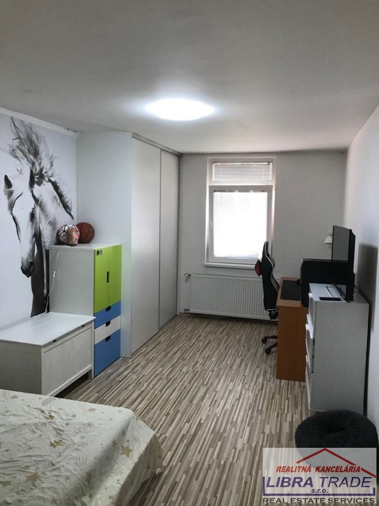Predaj - 8 izbový rodinný dom pre viacčlennú rodinu vhodný aj pre podnikanie v Komárne — foto 13
