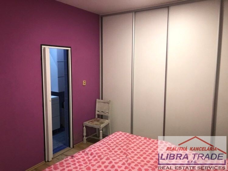Predaj - 8 izbový rodinný dom pre viacčlennú rodinu vhodný aj pre podnikanie v Komárne — foto 18