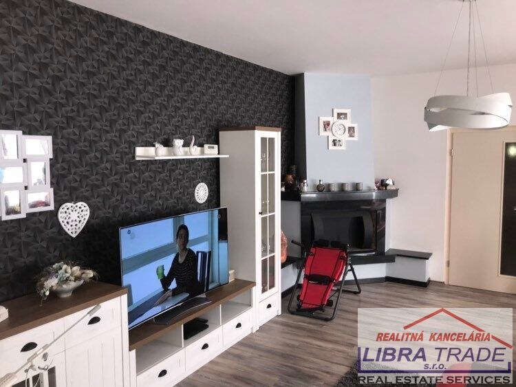 Predaj - 8 izbový rodinný dom pre viacčlennú rodinu vhodný aj pre podnikanie v Komárne — foto 33