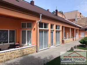 Predaj - 8 izbový rodinný dom pre viacčlennú rodinu vhodný aj pre podnikanie v Komárne — foto 1