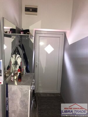 Predaj - 8 izbový rodinný dom pre viacčlennú rodinu vhodný aj pre podnikanie v Komárne — foto 24