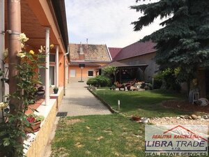 Predaj - 8 izbový rodinný dom pre viacčlennú rodinu vhodný aj pre podnikanie v Komárne — foto 7