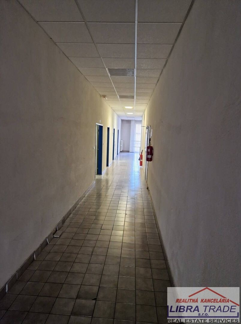 PRENÁJOM - Kancelárske priestory pri pošte v centre Komárna — foto 13