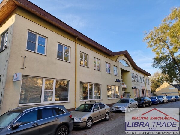 PRENÁJOM - Kancelárske priestory pri pošte v centre Komárna