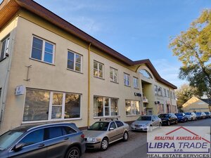 PRENÁJOM - Kancelárske priestory pri pošte v centre Komárna — foto 1