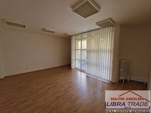 PRENÁJOM - Kancelárske priestory pri pošte v centre Komárna — foto 5