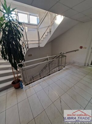 PRENÁJOM - Kancelárske priestory pri pošte v centre Komárna — foto 7