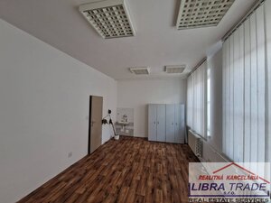 PRENÁJOM - Kancelárske priestory pri pošte v centre Komárna — foto 8