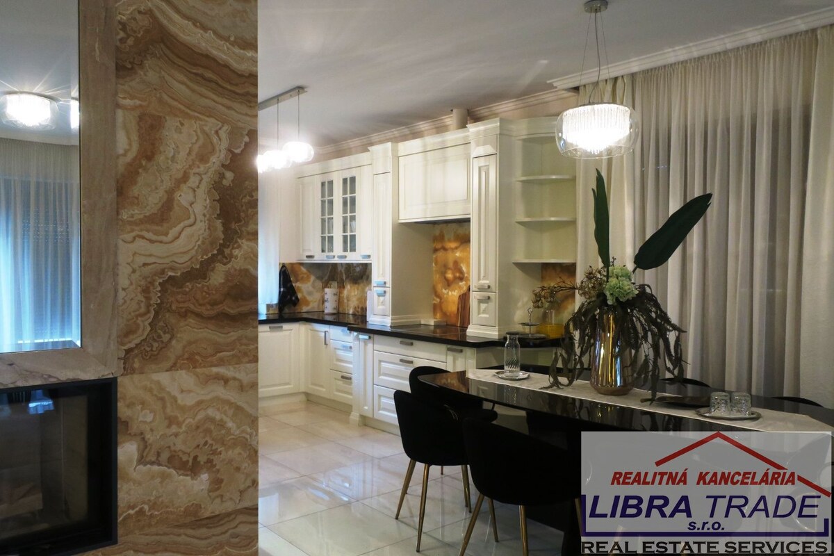 Luxusný rodinný dom na predaj v Nových Zámkoch. — foto 7