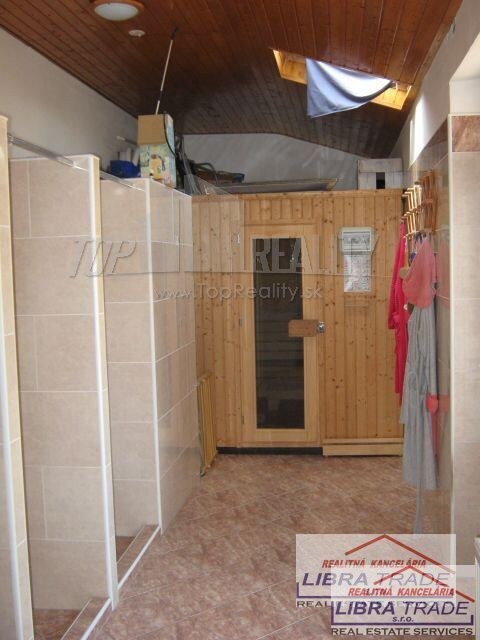 Veľký dvojgeneračný RD pri kúpelnom meste Štúrovo — foto 8