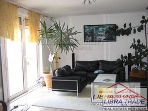 Veľký dvojgeneračný RD pri kúpelnom meste Štúrovo — foto 1