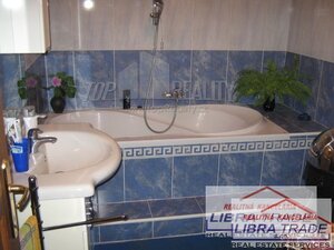 Veľký dvojgeneračný RD pri kúpelnom meste Štúrovo — foto 12