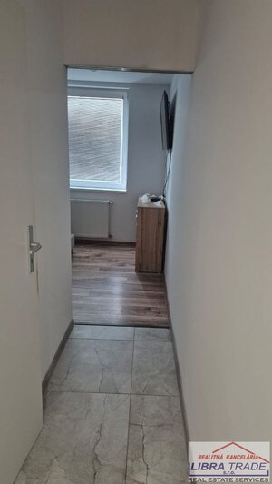 Prenájom - 1 izb. zariadený byt s balkónom v Šuranoch. — foto 3