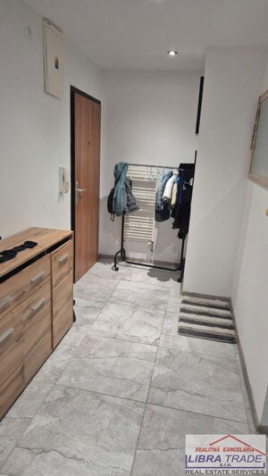 Prenájom - 1 izb. zariadený byt s balkónom v Šuranoch. — foto 9