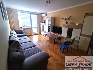 PREDAJ - Kompletne prerobený veľký 3 izbový byt prerobený na 4 izbový byt s 2 balkónmi na Komenského ul. v Komárne  — foto 17