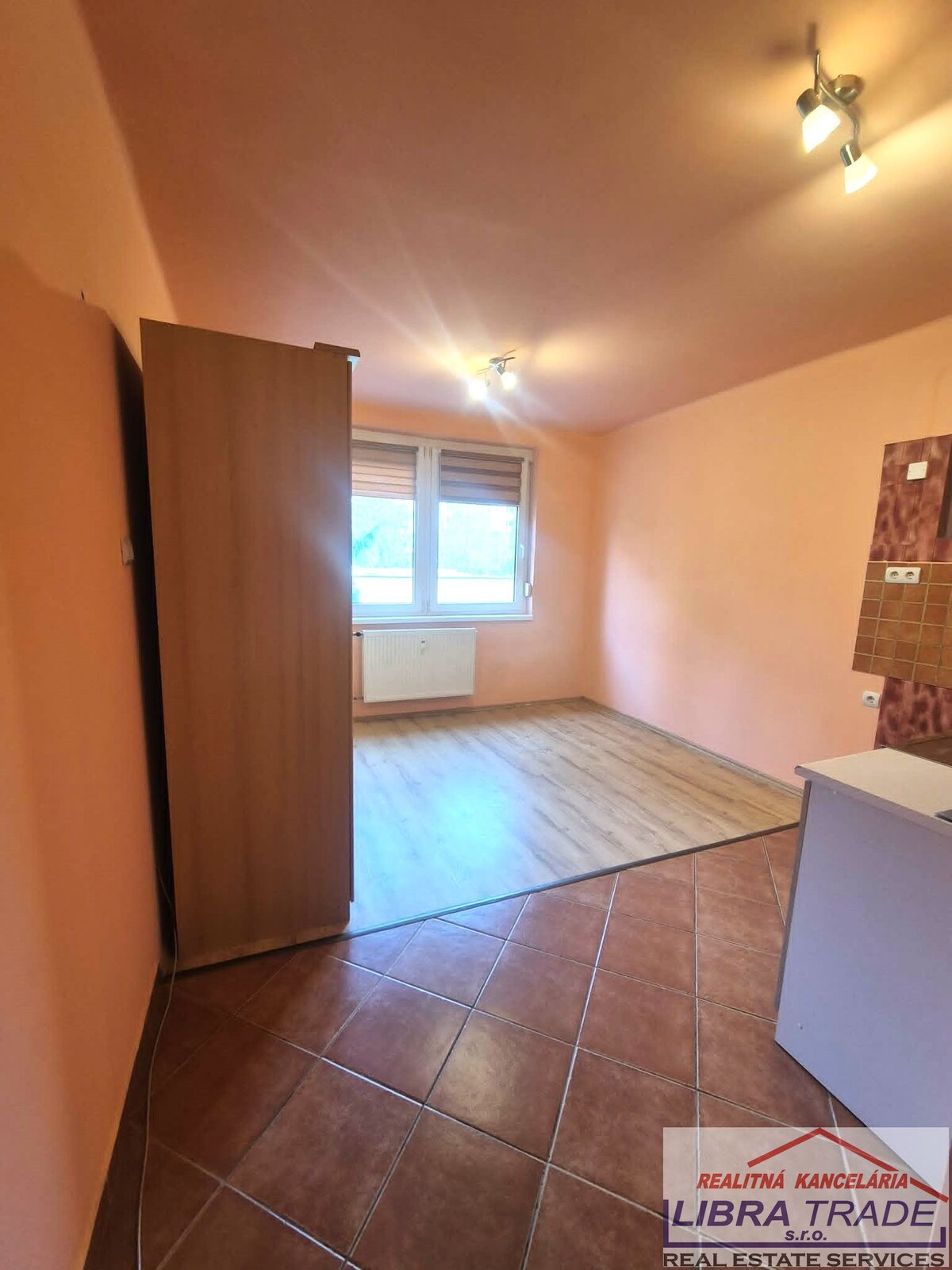 PREDAJ - Kompletne prerobená garsónka na VII. sídlisku v Komárne  — foto 6
