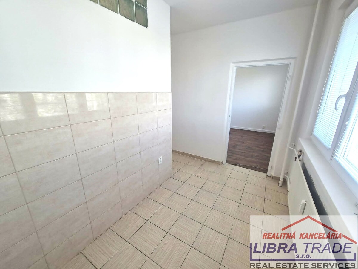PREDAJ - Kompletne prerobený 1 izbový byt na Košickej ul. v Komárne  — foto 7