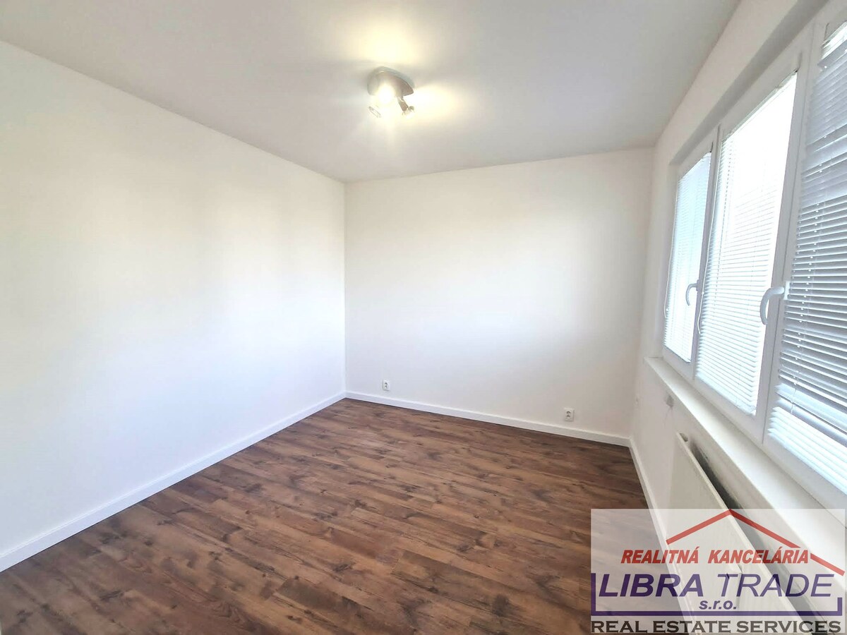 PREDAJ - Kompletne prerobený 1 izbový byt na Košickej ul. v Komárne  — foto 9