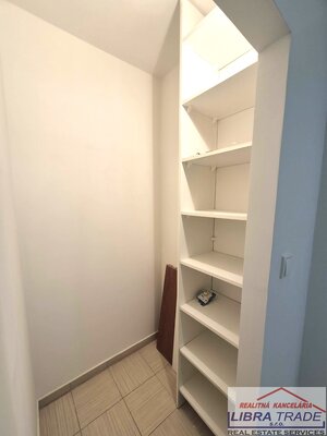 PREDAJ - Kompletne prerobený 1 izbový byt na Košickej ul. v Komárne  — foto 5