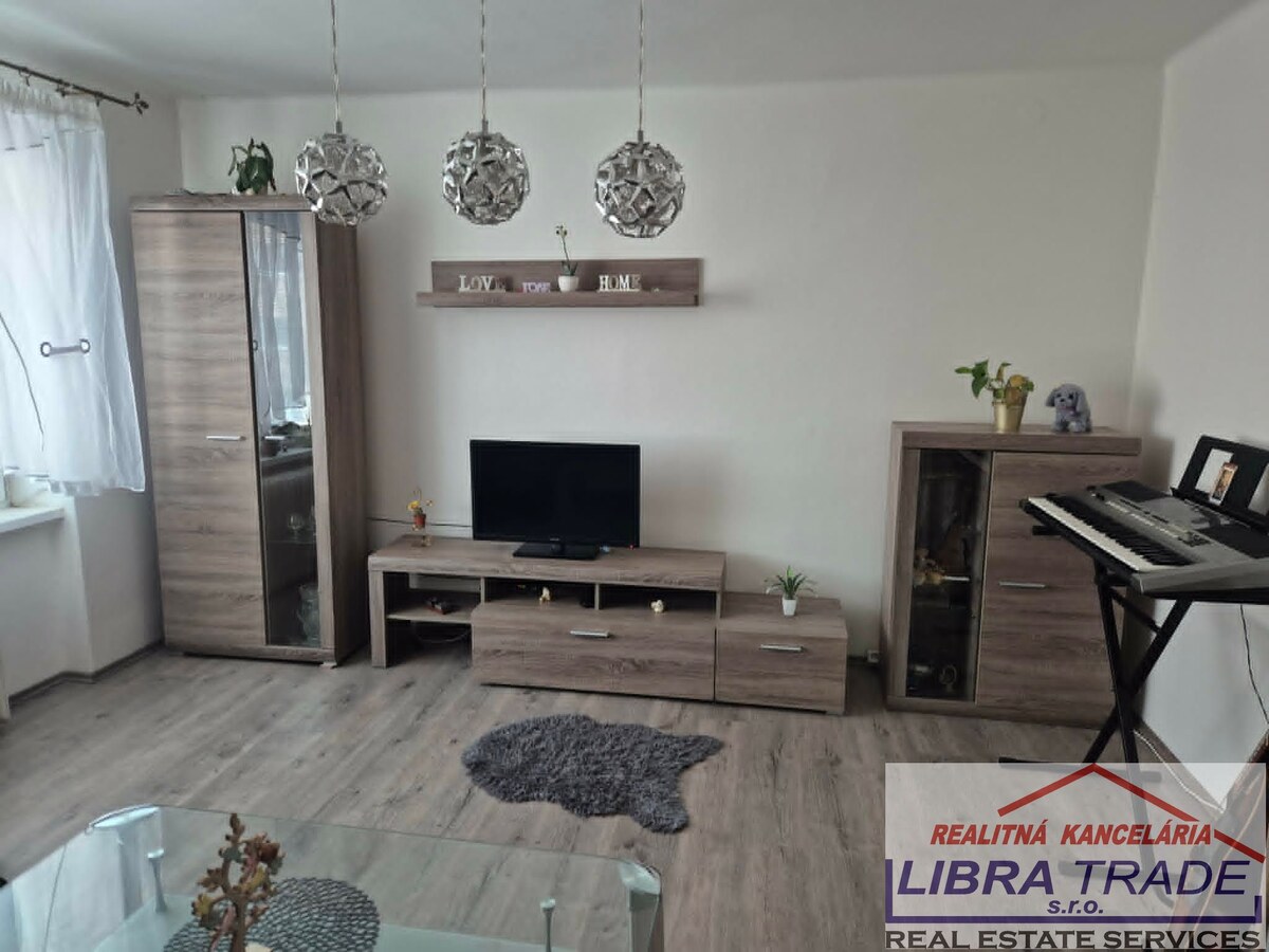 PREDAJ - Kompletne prerobený tehlový 3 izbový byt pôvodne 2 izbový byt v Komárne  — foto 13