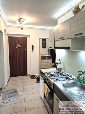PREDAJ - Kompletne prerobený tehlový 3 izbový byt pôvodne 2 izbový byt v Komárne  — foto 5