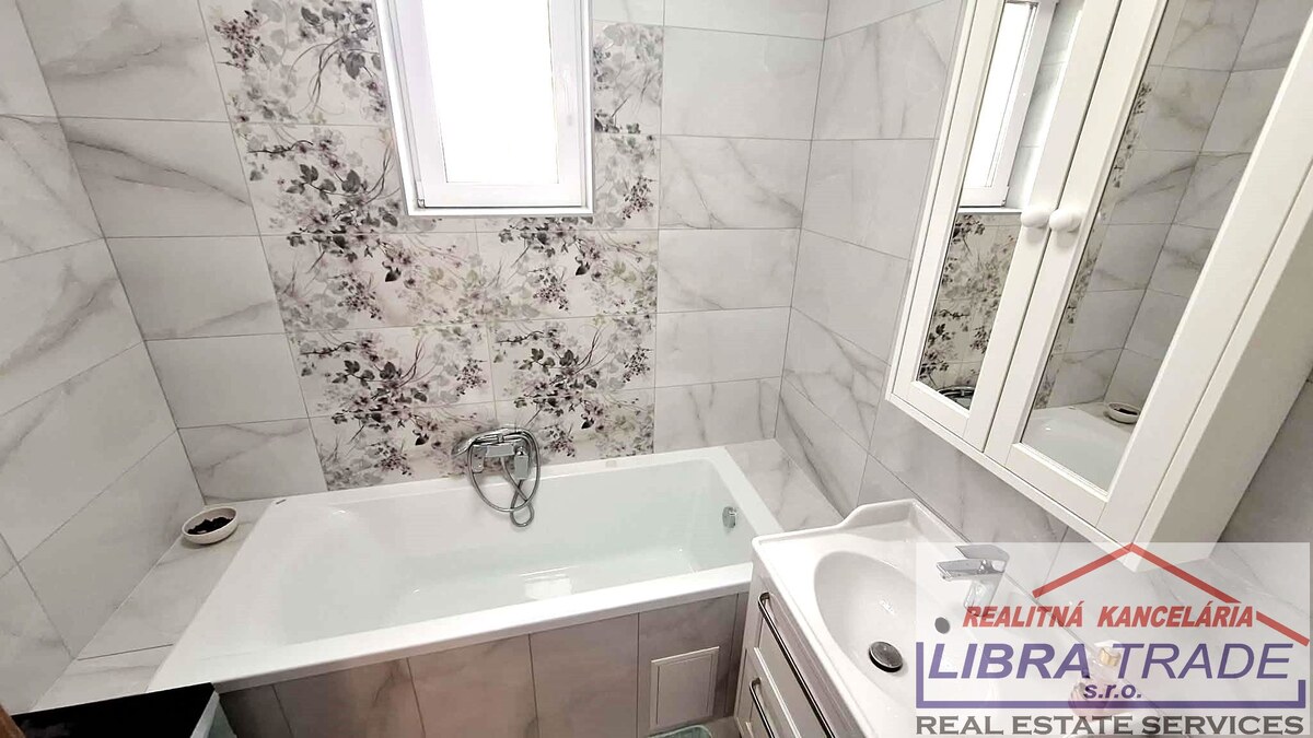 EXKLUZÍVNY PREDAJ - Kompletne prerobený 3 izbový rodinný dom vo Veľkom Ostrove  — foto 8