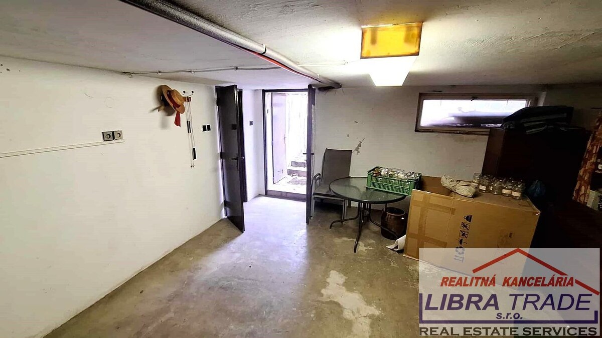 EXKLUZÍVNY PREDAJ - čiastočne prerobený 3 Izbový prízemný rodinný dom v Komárne DOHODA MOŽNÁ! — foto 17