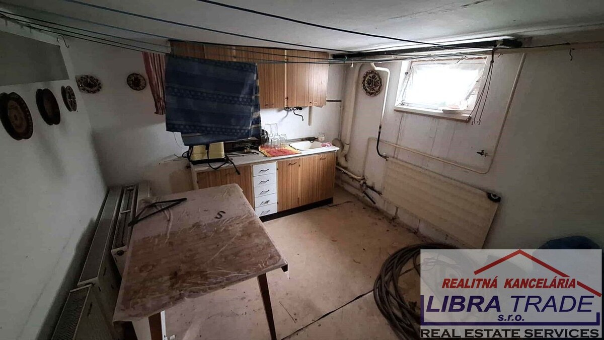 EXKLUZÍVNY PREDAJ - čiastočne prerobený 3 Izbový prízemný rodinný dom v Komárne DOHODA MOŽNÁ! — foto 18