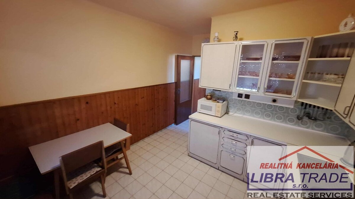 EXKLUZÍVNY PREDAJ - čiastočne prerobený 3 Izbový prízemný rodinný dom v Komárne DOHODA MOŽNÁ! — foto 7
