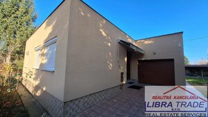 EXKLUZÍVNY PREDAJ - čiastočne prerobený 3 Izbový prízemný rodinný dom v Komárne DOHODA MOŽNÁ! — foto 1