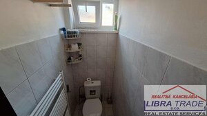 EXKLUZÍVNY PREDAJ - čiastočne prerobený 3 Izbový prízemný rodinný dom v Komárne DOHODA MOŽNÁ! — foto 16